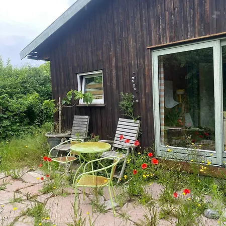 Semesterbostad Romantic Retreat Close To The *